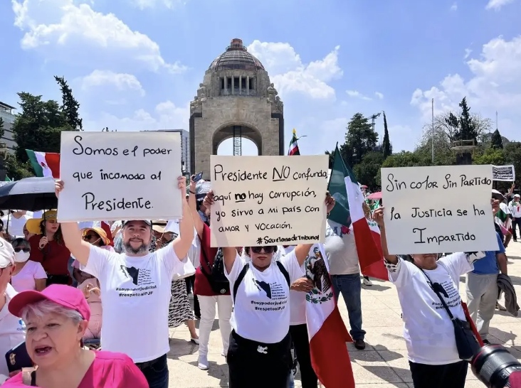 MARCHAN EN CDMX POR RECHAZO A LA REFORMA DEL PODER JUDICIAL